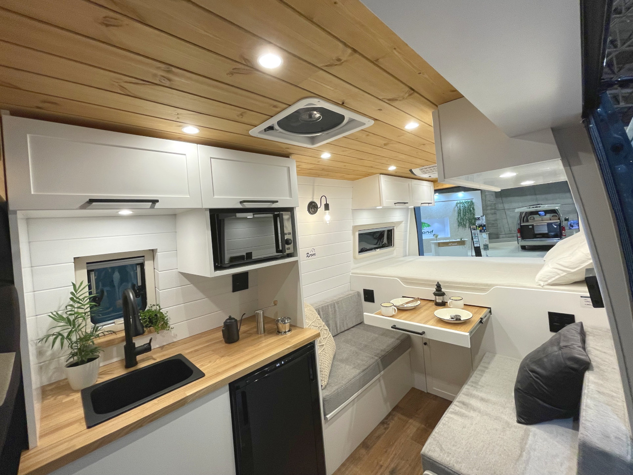 ついに完成！ RVランド×鈴木大地のデュカト バンライフモデルを先行公開～キャンピングカーができるまで～【特別連載#5】 (3/3) |  車と旅のWEBメディア Mobility Story｜モビスト